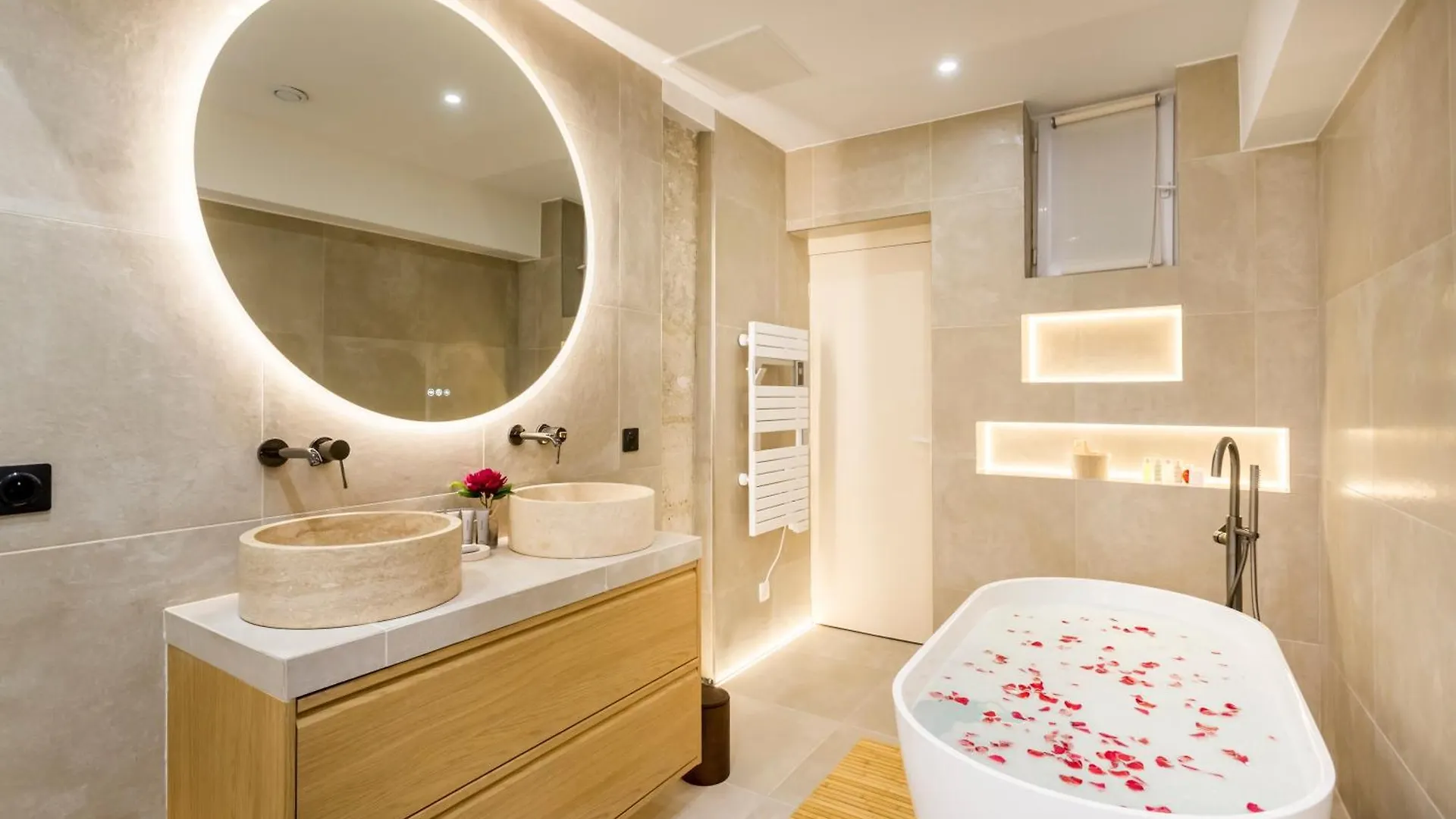 Apt 10P 160M2 With Terace Paris France