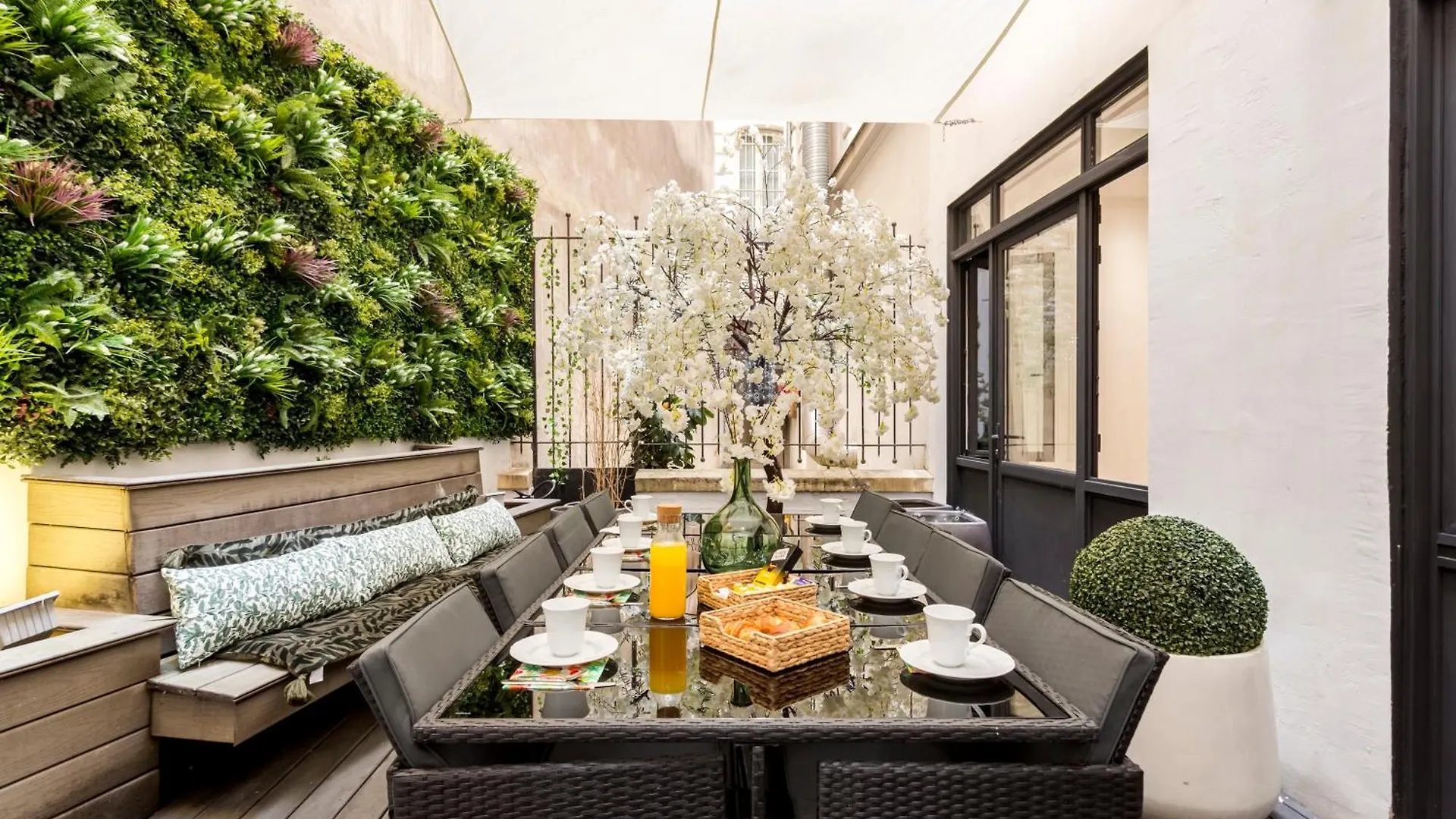 Apt 10P 160M2 With Terace Paris France
