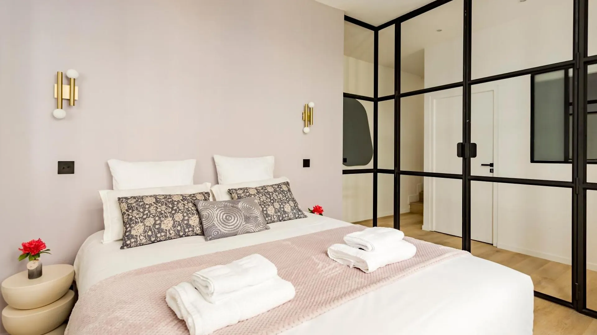 Apt 10P 160M2 With Terace Paris 0*,  France